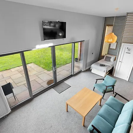 Stunning Log Cabin No5- Sleeps 5 Ashbourne